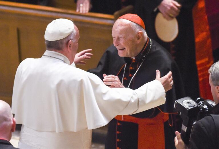 Cardenal estadounidense Theodore McCarrick fue acusado penalmente por abuso sexual