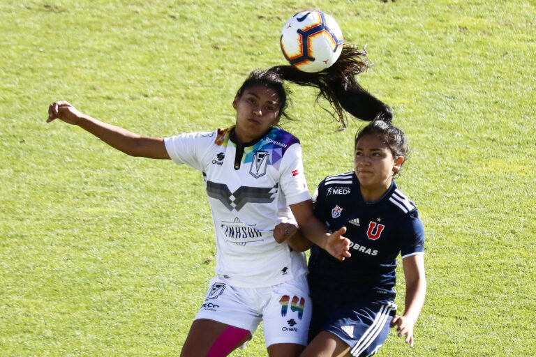 Día histórico para el deporte: Fútbol femenino oficializa su profesionalización en Chile