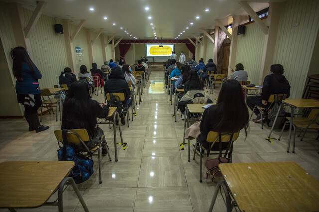 31 comunas de la RM no volverán a clases presenciales este lunes: Este es el listado