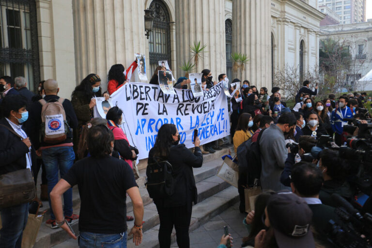Constituyentes manifestaron su molestia y culparon al Gobierno por suspensión de la primera sesión de la CC