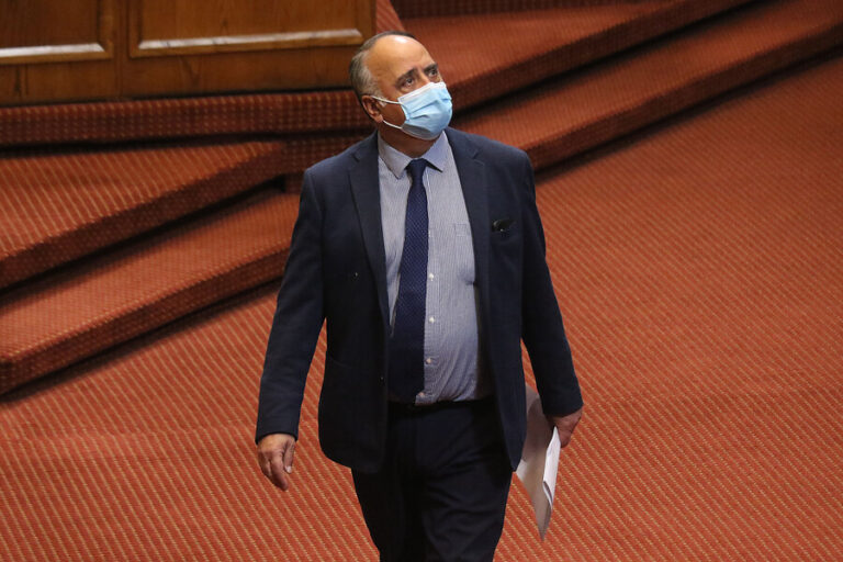 Diputados RN ingresaron proyecto por funas a autoridades: 