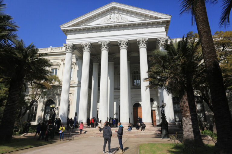 9 personas en cuarentena preventiva por caso de COVID-19 al interior de la Convención Constitucional