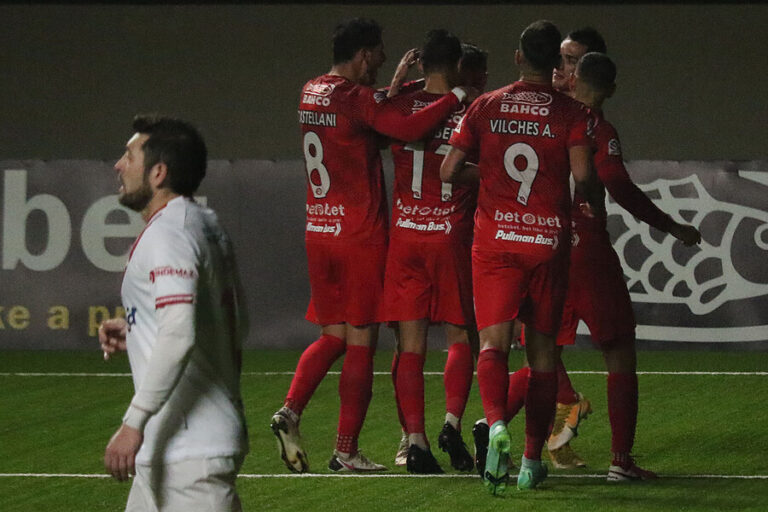 La Calera alcanzó el liderato con ajustado triunfo sobre Curicó Unido