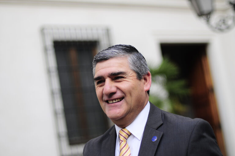 Médicos esperan que alcalde Carlos Chandía despierte pronto del coma inducido