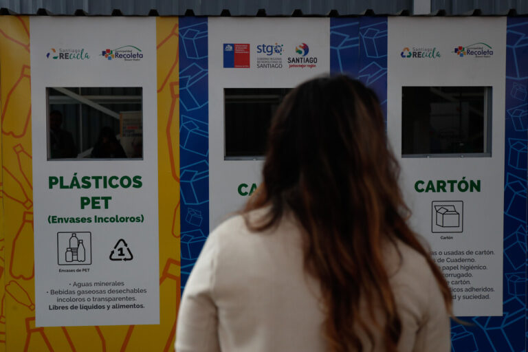 Columna de Camila Flores: Más puntos limpios en supermercados