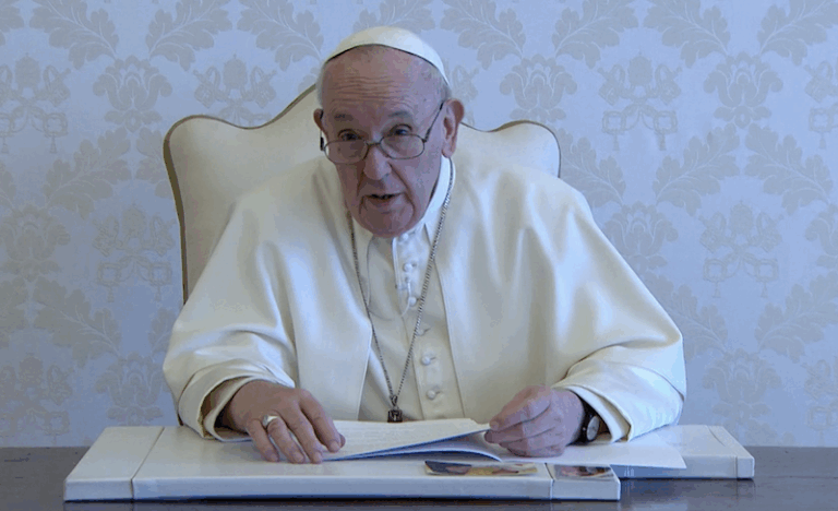 Revirtió mandato de Benedicto XVI: Papa Francisco restringió el uso de la misa en latín