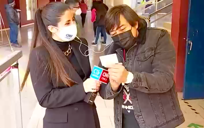 Bombo Fica votó entre bromas: 