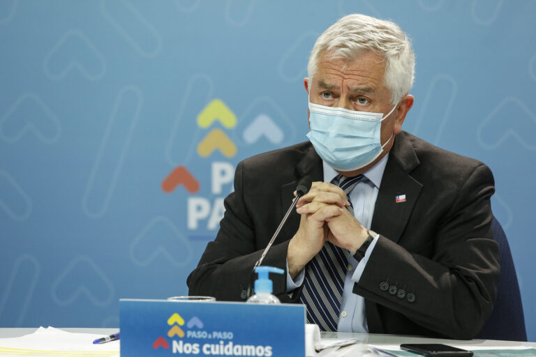 Paris explicó por qué el toque de queda en la RM no ha cambiado: “Se requiere vacunar a cerca de 370 mil personas”