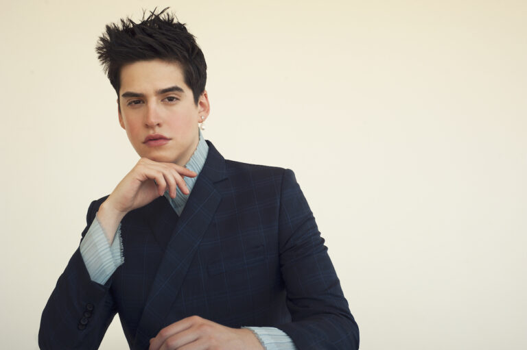 Francisco Victoria presenta 