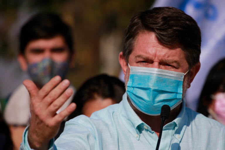 Orrego y conflicto por oficinas: 