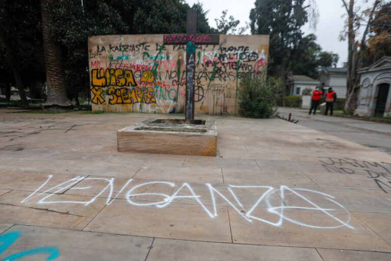 UDI anunció querella por daños a tumba de Jaime Guzmán y robo de ánfora con las cenizas de su madre