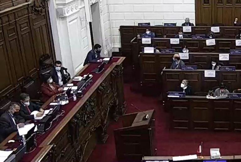 Votación o patrocinios: La discusión sobre cómo se ampliará la mesa directiva en la CC