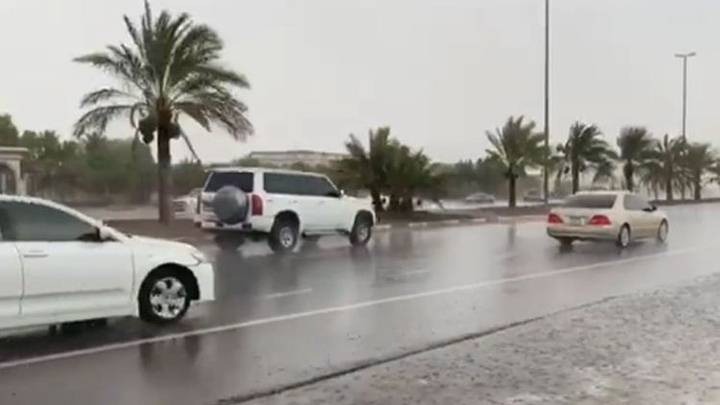 Emiratos Árabes Unidos creó lluvia artificial con drones para mitigar la extrema ola de calor