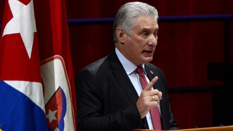 Presidente de Cuba convoca a sus partidarios a combatir las protestas: 