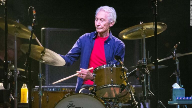 Murió Charlie Watts, baterista de los Rolling Stones, a los 80 años