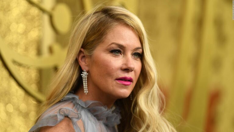 “Ha sido un camino difícil”: Christina Applegate revela que tiene esclerosis múltiple
