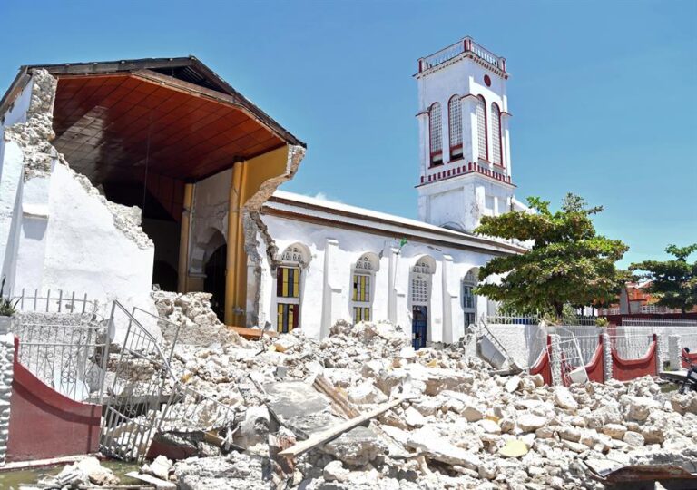 Número de fallecidos por terremoto en Haití aumentó a más de 2.200