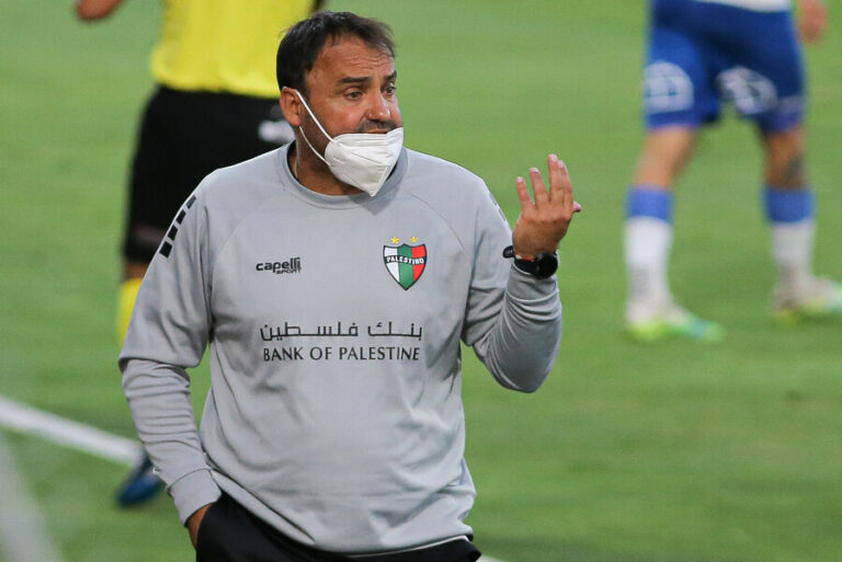Palestino confirmó salida de José Luis Sierra y su cuerpo técnico
