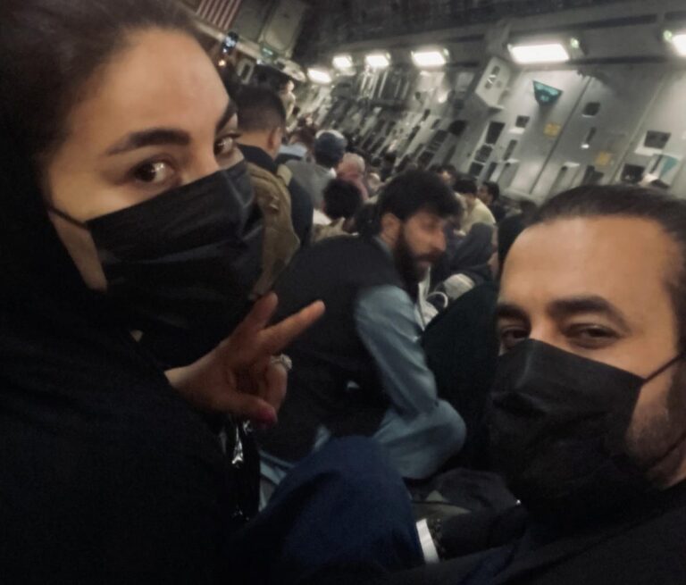 Estrella afgana del pop reveló como fue su caótica salida del país