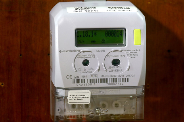 Publican decreto que busca evitar racionamiento eléctrico y permite a distribuidoras bajar el voltaje