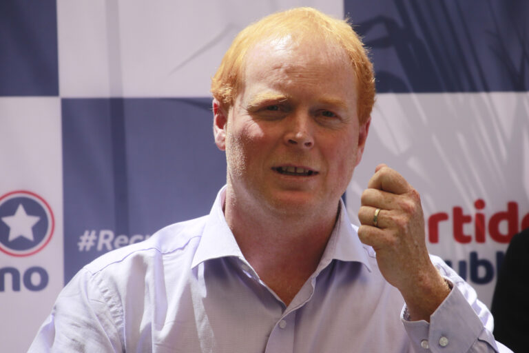 Rojo Edwards: “No me vengan con cuentos, los convencionales llegaron a subirse el sueldo”