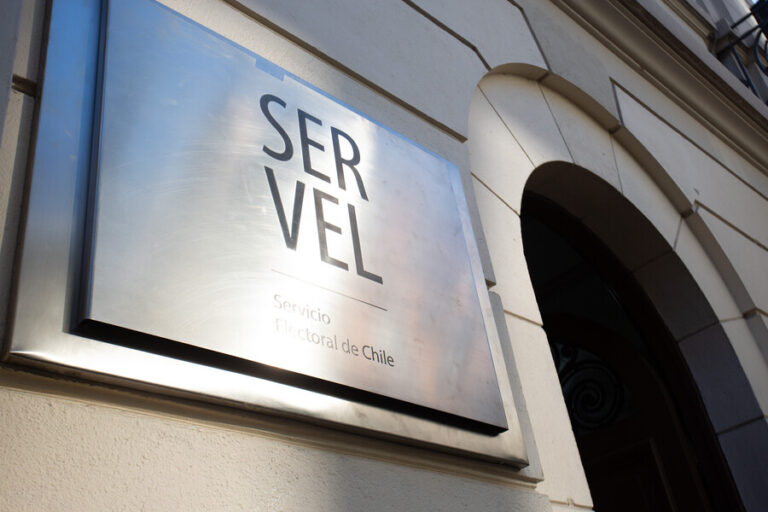 Servel revisará patrocinios de los convencionales constituyentes tras candidatura de Diego Ancalao
