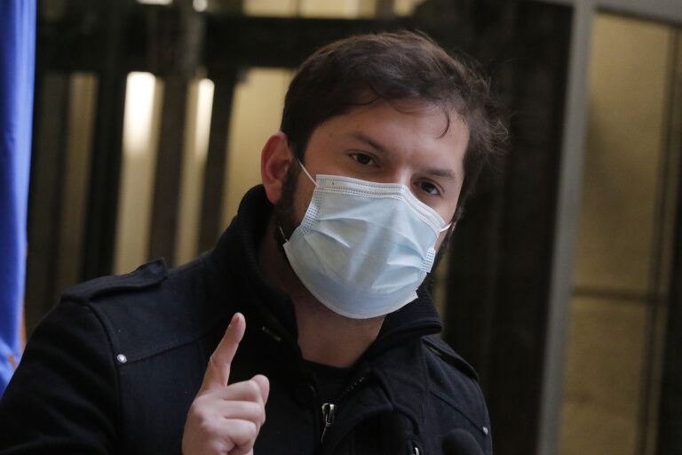 Boric responde a Provoste por tuit de su hermano: 