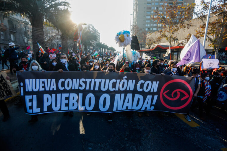 Ciper: Lista del Pueblo detectó boletas millonarias y pagos a familiares de candidatos