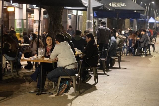 Toque de queda empezará a las 00:00 en todo el país: Estos son los cambios en el Plan Paso a Paso