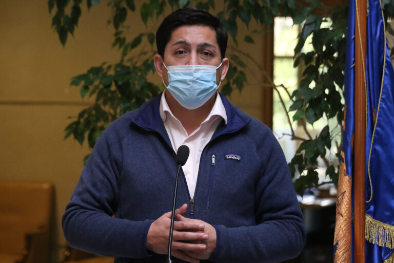 Durán no descarta aprobar cuarto retiro, pero advierte que 