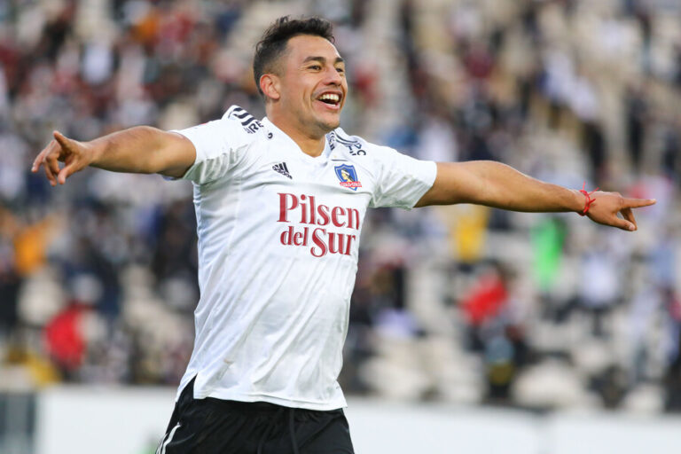 Colo Colo triunfa sobre Deportes Antofagasta y se posiciona en la cima del campeonato