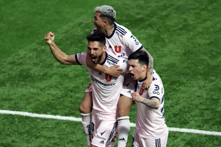 La U le da una mano a Colo Colo: Goleó de visita 4-1 a Unión La Calera
