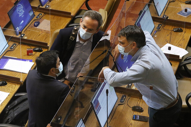 Gobierno y Chile Podemos+ buscan cuadrar al sector para rechazar proyectos de cuarto retiro de fondos