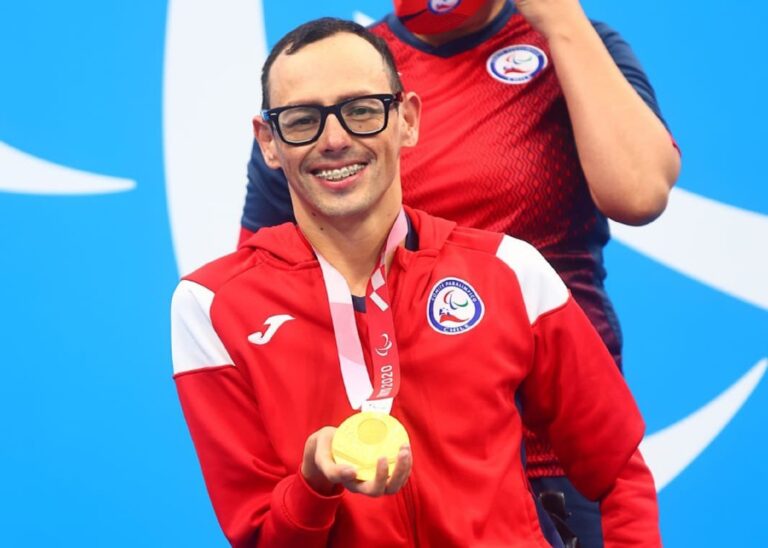 ¡Oro para Chile! Alberto Abarza es campeón de natación en los Juegos Paralímpicos de Tokio