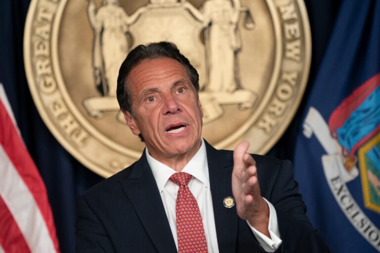Fiscal general de Nueva York dice que gobernador Cuomo habría acosado a varias mujeres