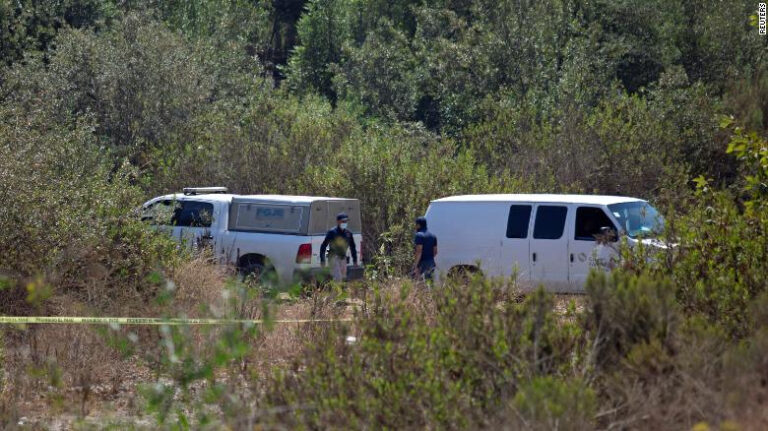 Hombre asesinó a sus hijos por creencias Illuminati y QAnon: Cree que su esposa les trasmitió 