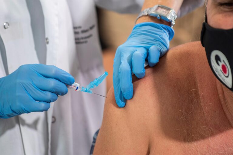 Estudio: Vacuna contra la gripe “puede proteger contra efectos severos” del coronavirus