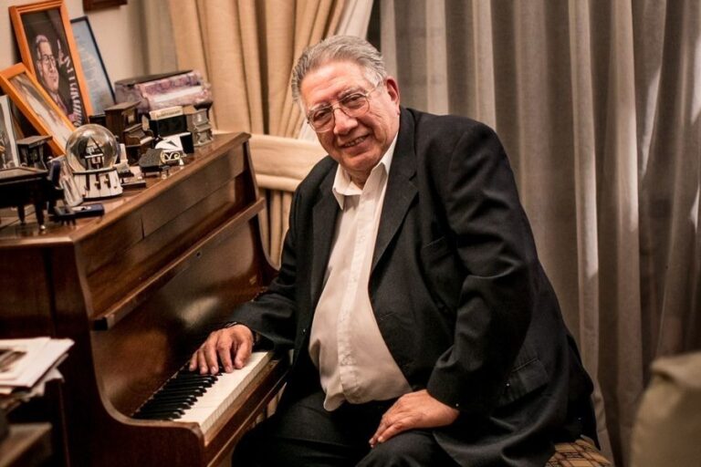 Amante y defensor de la música chilena: CNN Chile transmitirá entrevista a Valentín Trujillo