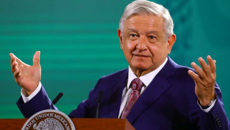 AMLO criticó destitución de Castillo y culpó a las 