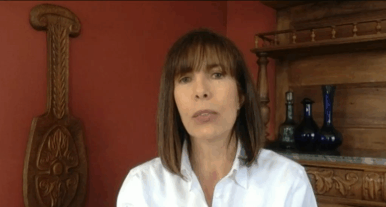 Carolina Jiménez: La salud mental de las madres “repercute directamente en el crecimiento integral de los niños”