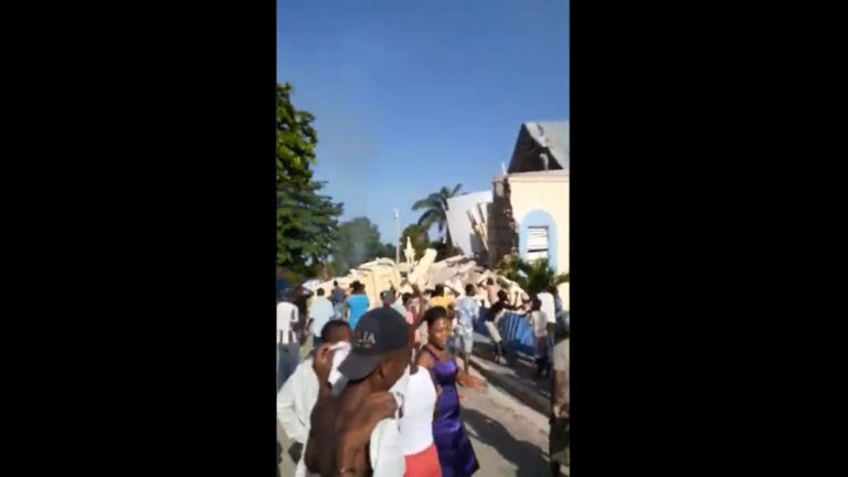 Caos en las calles y viviendas afectadas: Primeras imágenes tras el terremoto de magnitud 7,2 en Haití