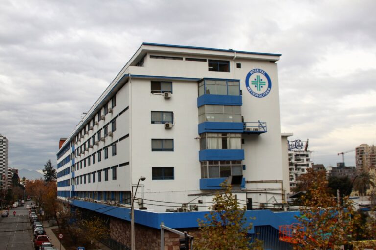 Gobierno dice que Hospital Metropolitano volverá a aumentar camas críticas si aumenta la demanda