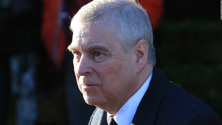 Príncipe Andrés fue notificado con documentos legales de una acusación en su contra por agresión sexual