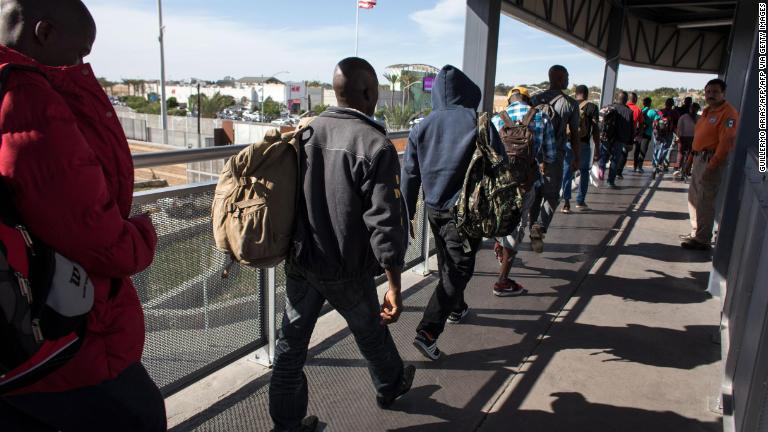 Legisladores demócratas instaron al gobierno de Biden a detener deportaciones a Haití