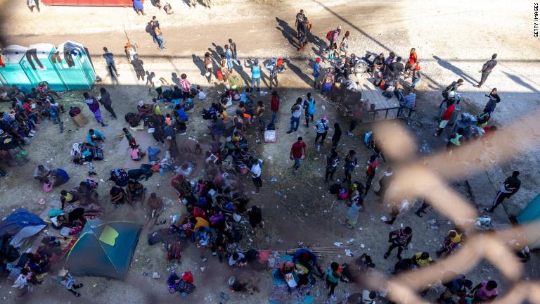 Reabren la frontera entre Estados Unidos y México en Texas tras el sorpresivo aumento de migrantes