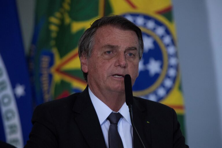 Generó indignación: Bolsonaro reveló que su esposa se vacunó contra el COVID-19 en Estados Unidos