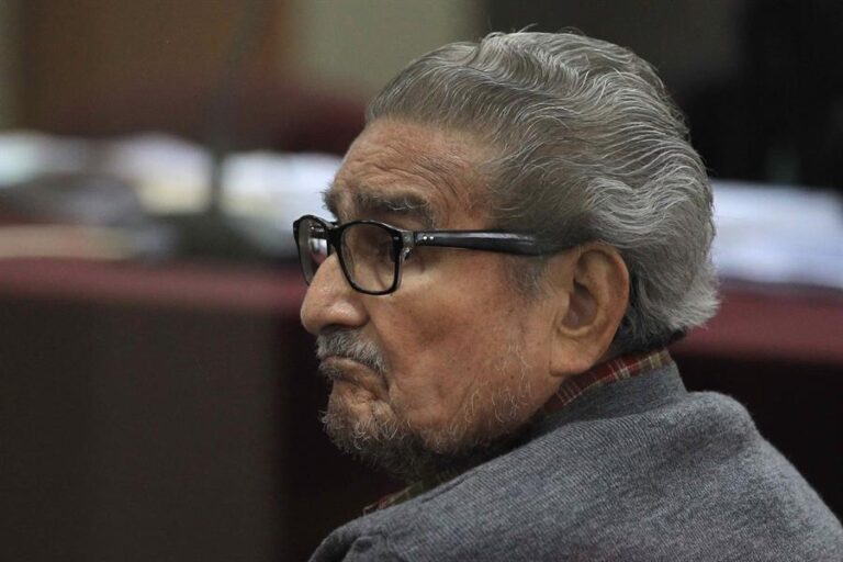 A los 86 años murió en prisión Abimael Guzmán, fundador de Sendero Luminoso