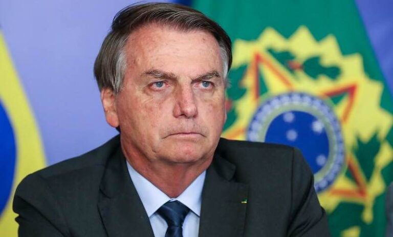 Bolsonaro ejemplificó con Chile en su llamado a votar para evitar triunfo de la izquierda