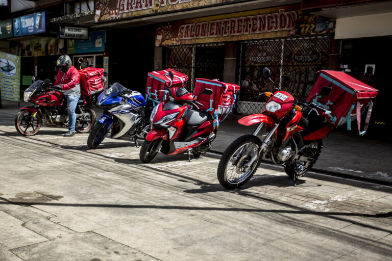 Crean protocolo para deliverys seguros: Buscan reducir los riesgos de contagio en la entrega de alimentos