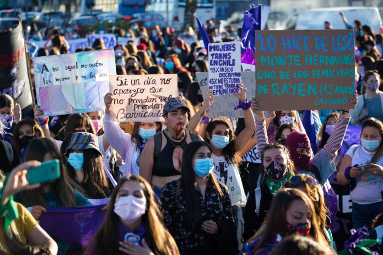 Estudio: La esperanza es el principal sentimiento de las mujeres frente a la Convención Constitucional